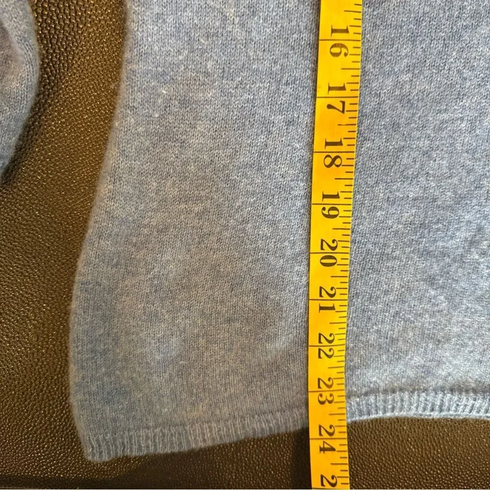 Adrienne Vittadini V-neck Light Blue Cashmere Knit size small